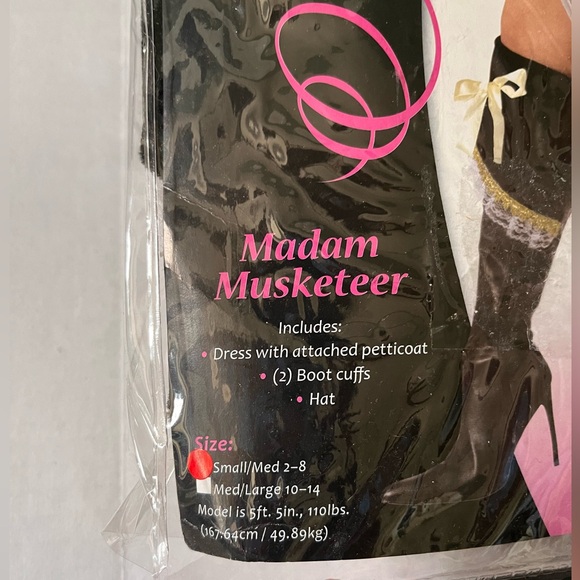 Sexy madam musketeer costume! Hat and boot cuffs included! - Picture 2 of 14